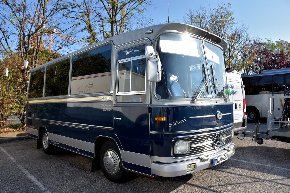 Oldtimer Mercedes O 608 H von O & H Vosgerau Omnibus + Kraftverkehr aus der BRD 09/2017 in Krems.