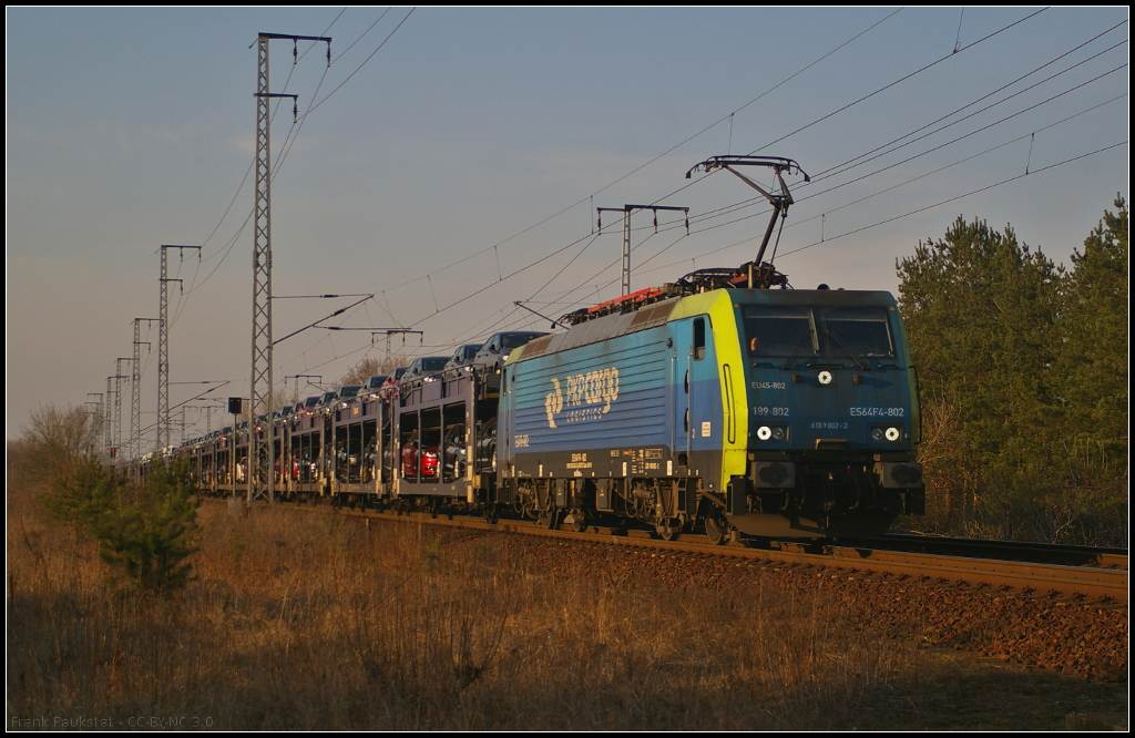 PKP Cargo EU45-802 / 618 9 802-2 mit Autozug in Berlin Wuhlheide, 19.03.2015
<br><br>
Mit neuen Autos von Ford kam die Lok durchgefahren (ES 64 F4-802 / 189 802)