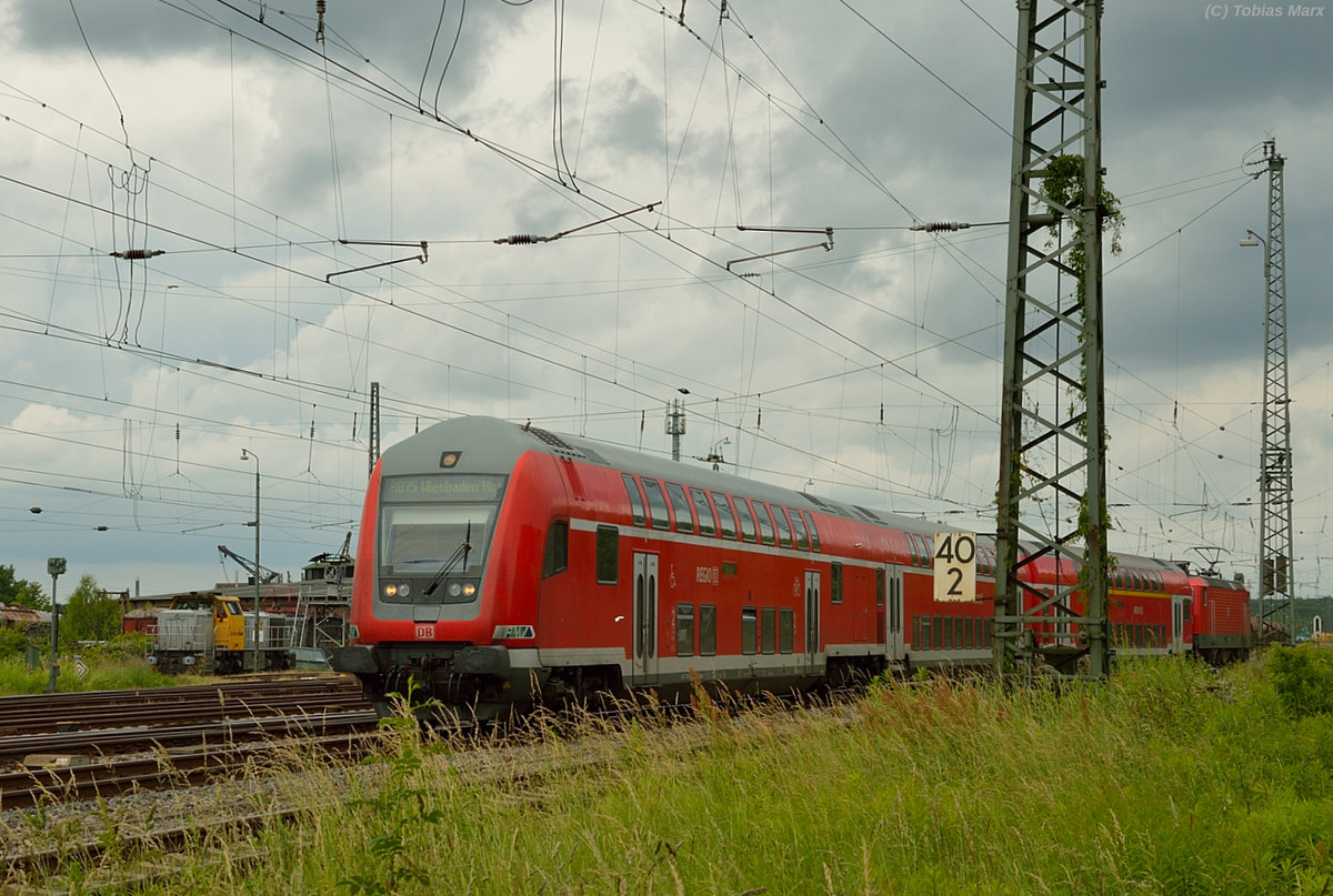 RB 75 nach Wiesbaden bei der Ausfahrt aus Darmstadt-Kranichstein am 14.06.2016