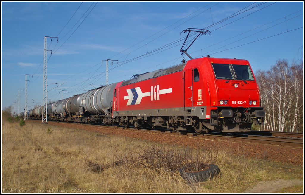 RheinCargo 2067 / 185 632-7 mit einem Kesselwagen-Zug am 20.04.2014 durch die Berliner Wuhlheide