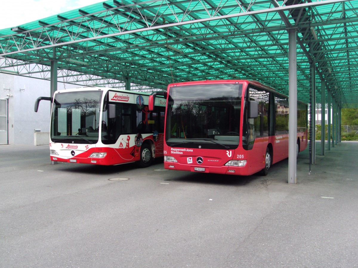 RJ-Mercedes Citaro NR.205 Baujahr 2010 und VZO-Mercedes Citaro NR.119 * Atzm⮮ig * Baujahr 2008 beim Busdepot in Rüti am 23.4.14.