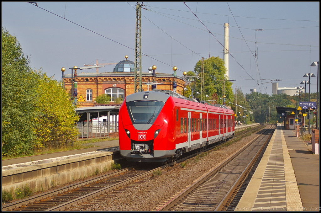 S-Bahn Rhein-Ruhr 1440 314-1 in Uelzen, 05.09.2014
<br><br>
Diese optisch ungewhnlich anzusehenden Triebzge werden von der DB bei der S-Bahn Rhein-Ruhr eingesetzt, zur Zeit wurden noch Testfahrten durchgefhrt. Bei den Triebzgen handelt es sich um Alstom Coradia Continental mit modifizierten Kopf, daher die Optik.