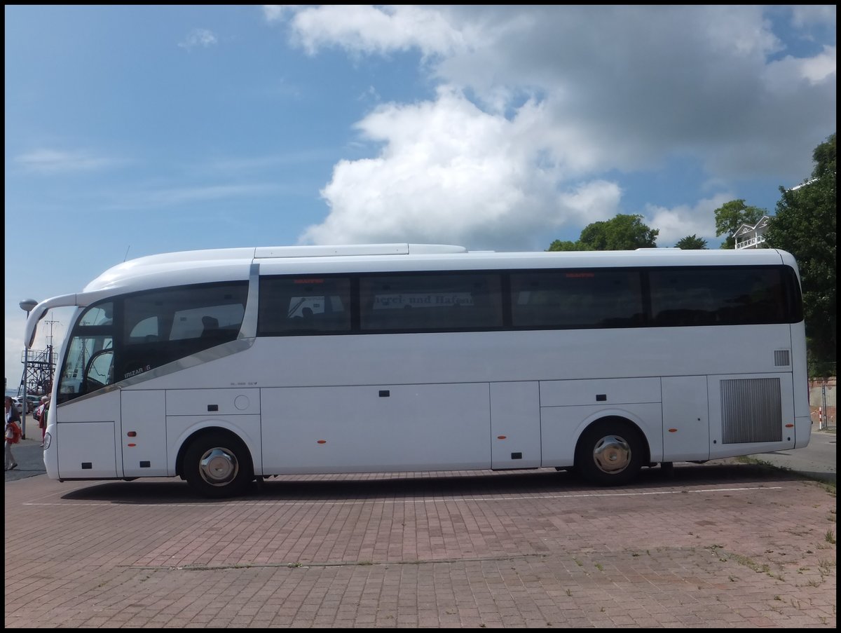 Scania Irizar aus Niedersterreich im Stadthafen Sassnitz.