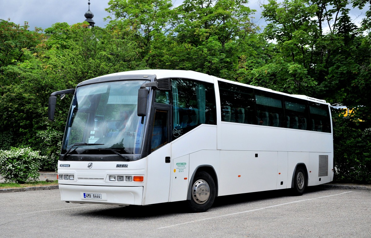 SCANIA IRIZAR Century aus der CZ am 14.6.2013 in Krems an der Donau.