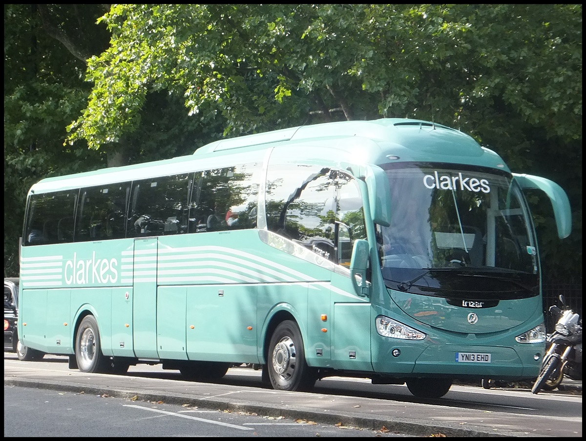 Scania Irizar von Clarkes aus England in London.