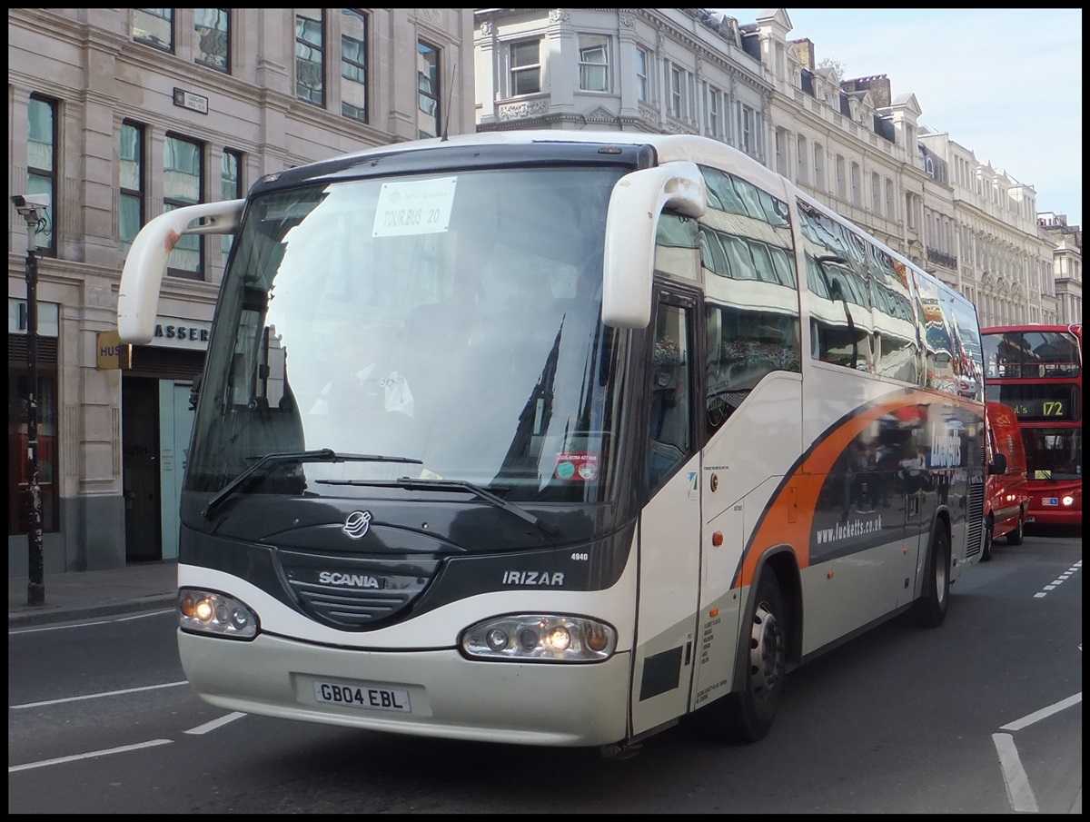 Scania Irizar von Lucketts aus England in London.