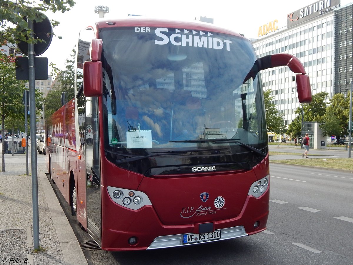 Scania OmniExpress von Der Schmidt aus Deutschland in Berlin.