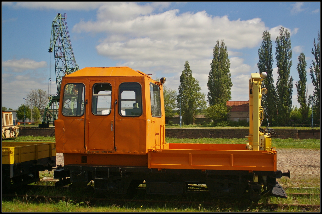 Schwerlastkleinwagen (SKL 25 LK) in Magdeburg Neustadt, 10.05.2015
<br><br>
Dieser unbeschriftete SKL der Deutschen Reichsbahn stand whrend des Familienfest der Magdeburger Eisenbahnfreunde e.V. auf einem Seitengleis am Hafen.