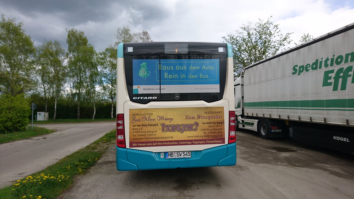 ....seit Juni 2017 haben alle Busse an der Heckscheibe  Werbung bekommen wo fr den umstieg auf den Bus beworben wird mit verschiedenen Sprchen (Mai 2017)
