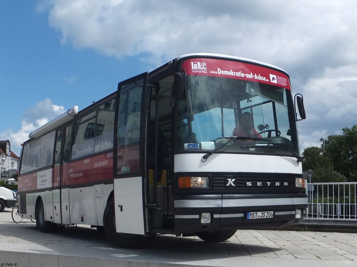 Setra 213 UL von Demokratie-auf-Achse aus Deutschland in Sassnitz. 