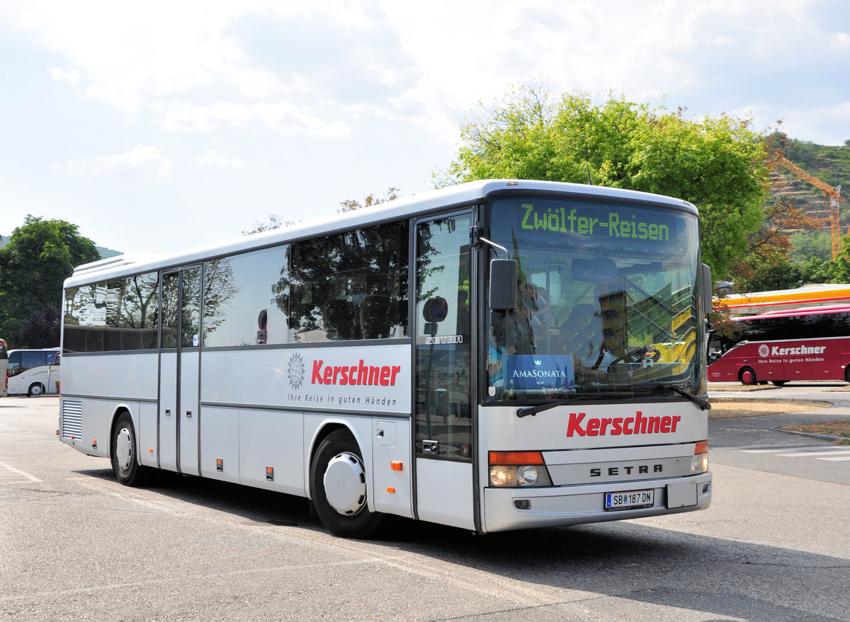 Setra 300er-Serie von Kerschner  Reisen aus sterreich in Krems gesehen.