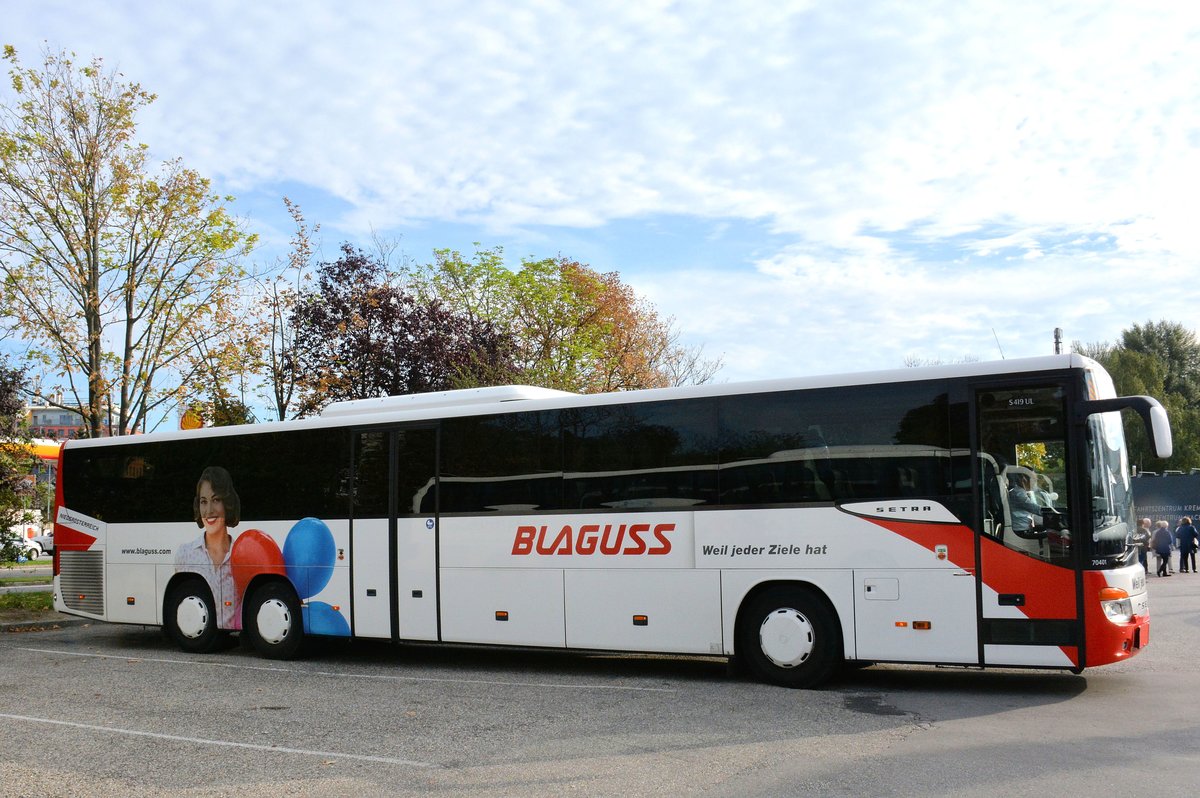 Setra 319 UL von Blaguss Reisen aus Wien in Krems gesehen.