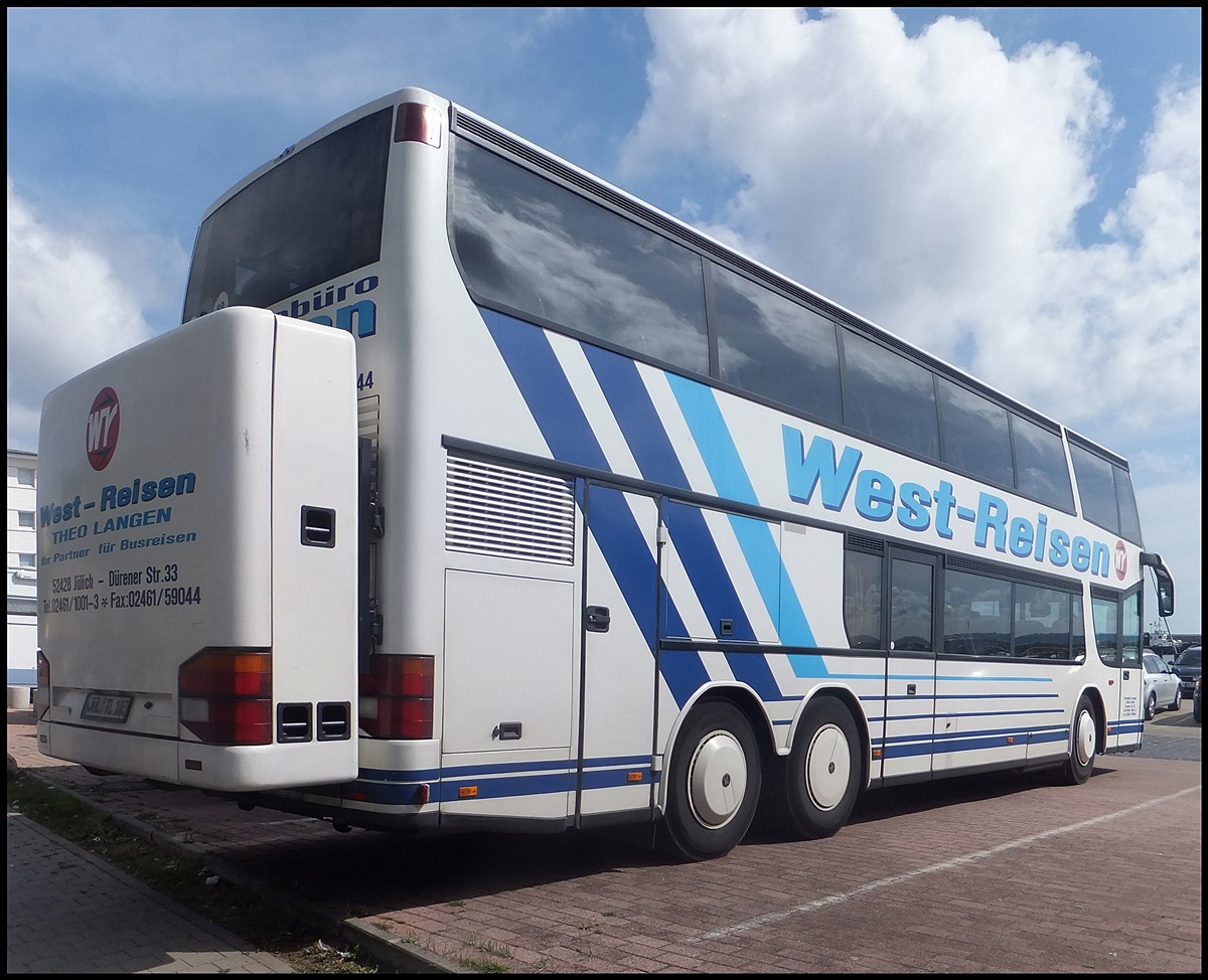 Setra 328 DT von West-Reisen aus Deutschland im Stadthafen Sassnitz.