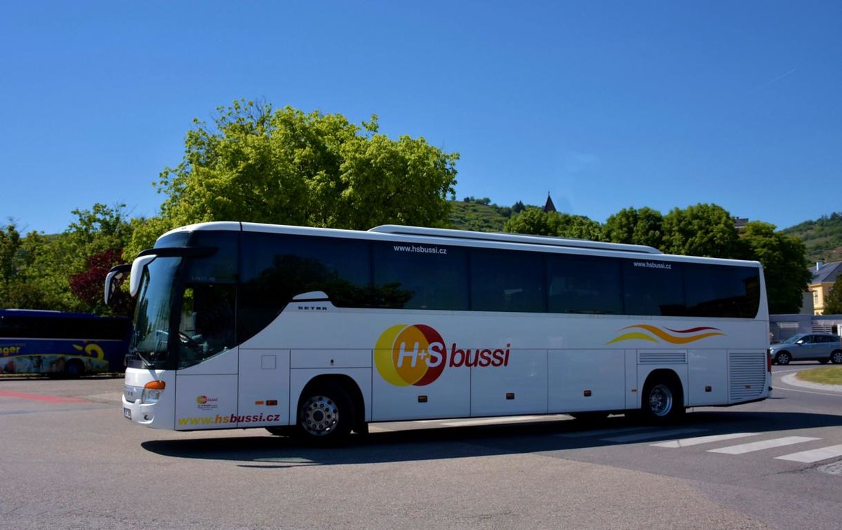 Setra 400er-Serie von H+S bussi aus der CZ in Krems.