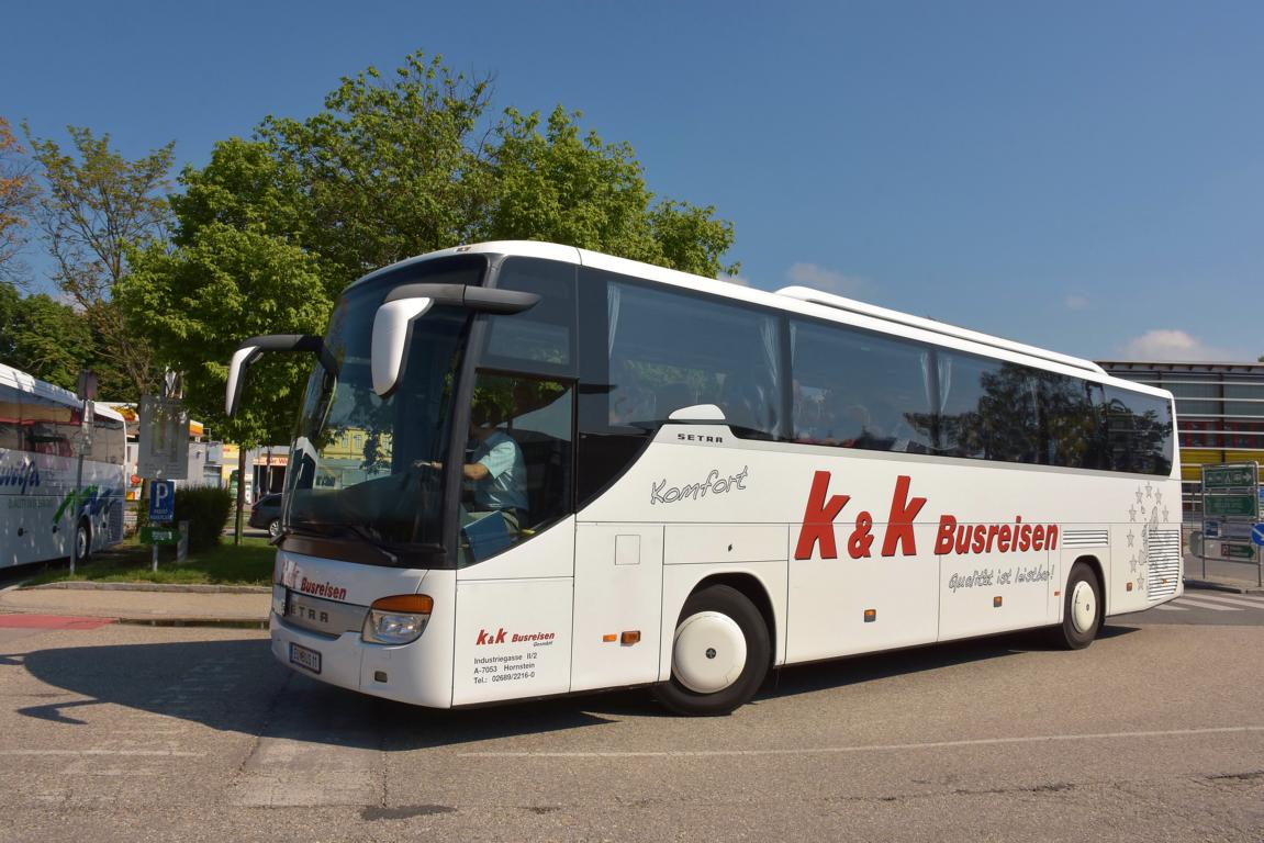 Setra 400er Serie von K & K Busreisen aus Österreich 2018 in Krems gesehen.