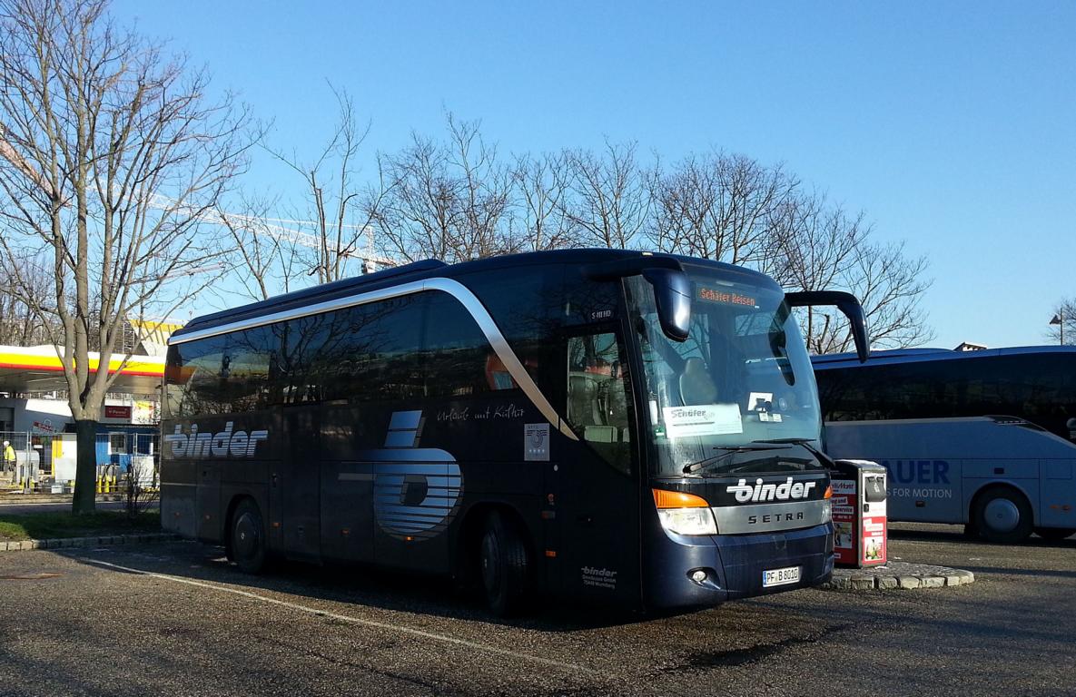 Setra 411 HD von Binder Reisen aus sterreich im Dez. 2017 in Krems.