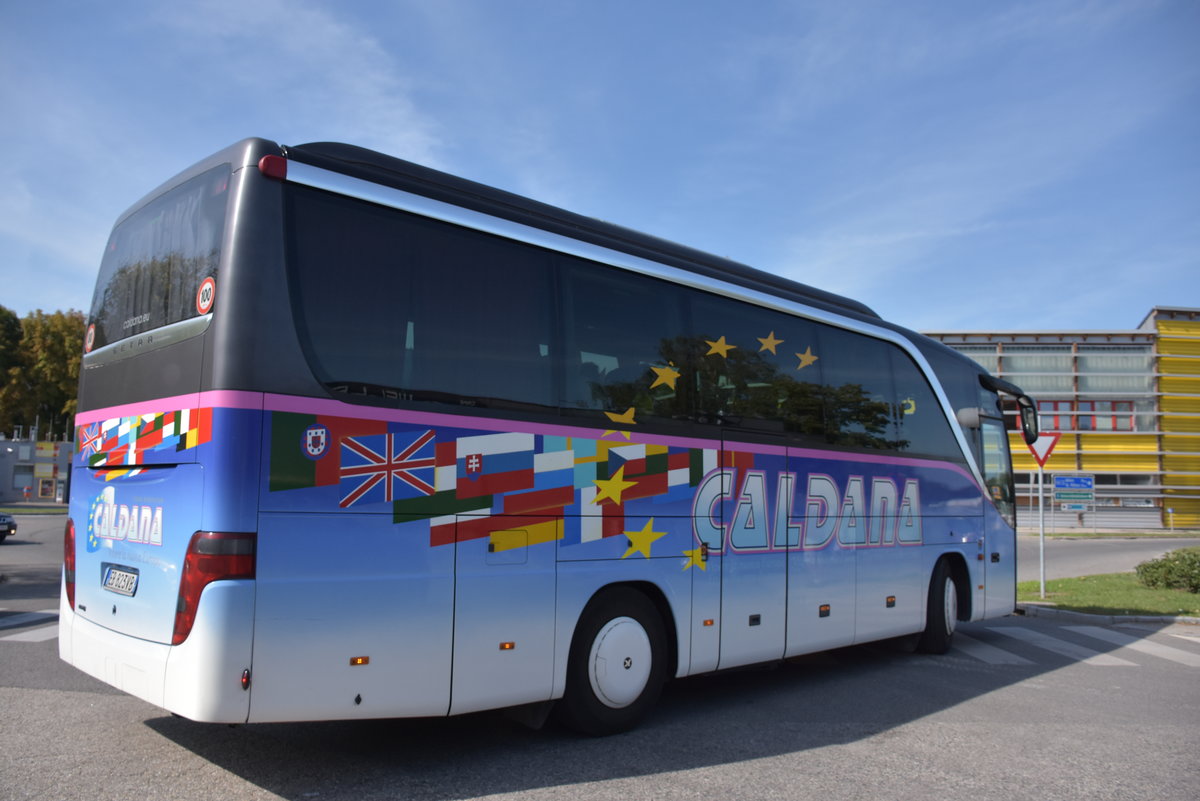 Setra 411 HD von Caltana Reisen aus Italien 2017 in Krems.