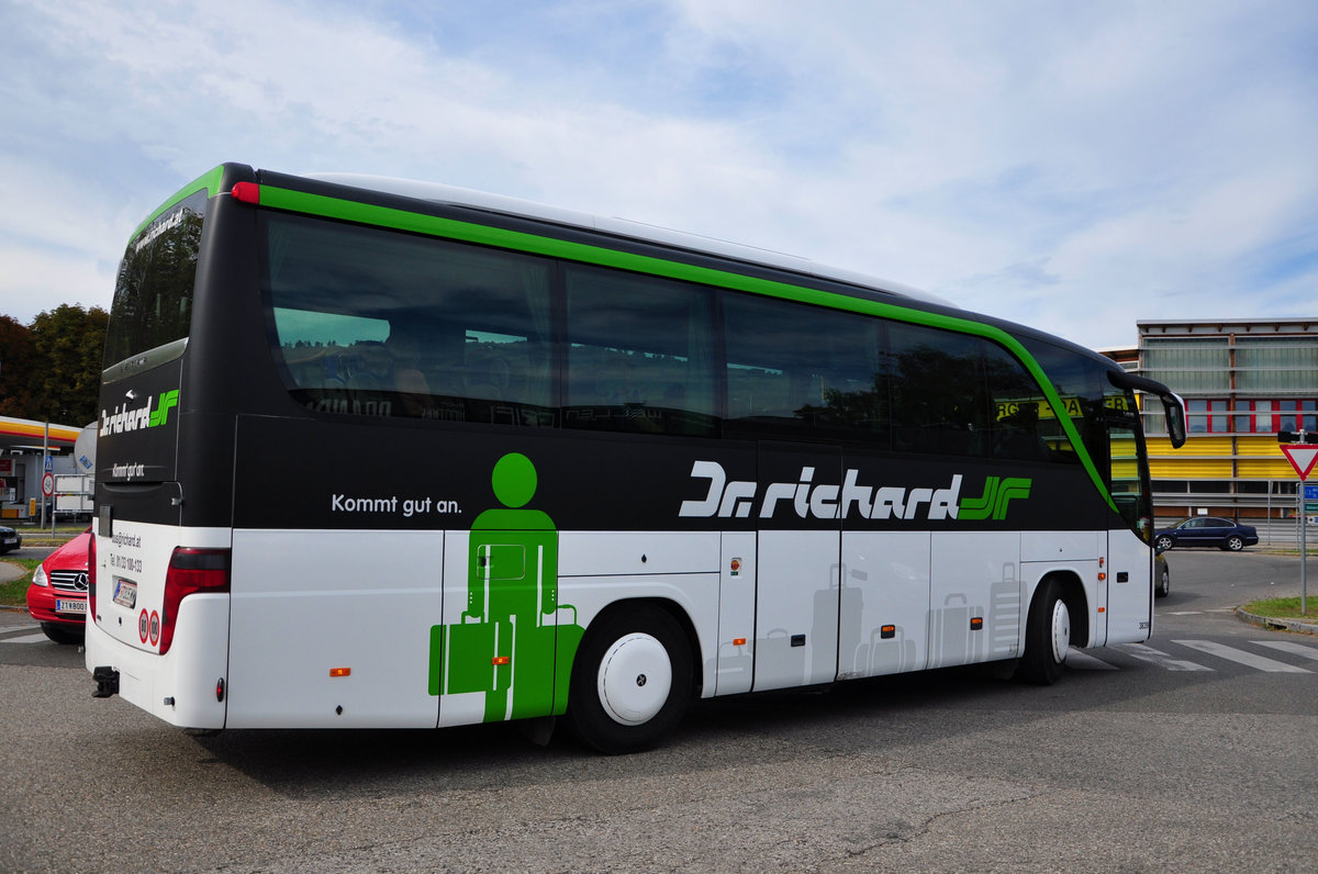 Setra 411 HD von Dr. Richard Reisen aus Wien in Krems.