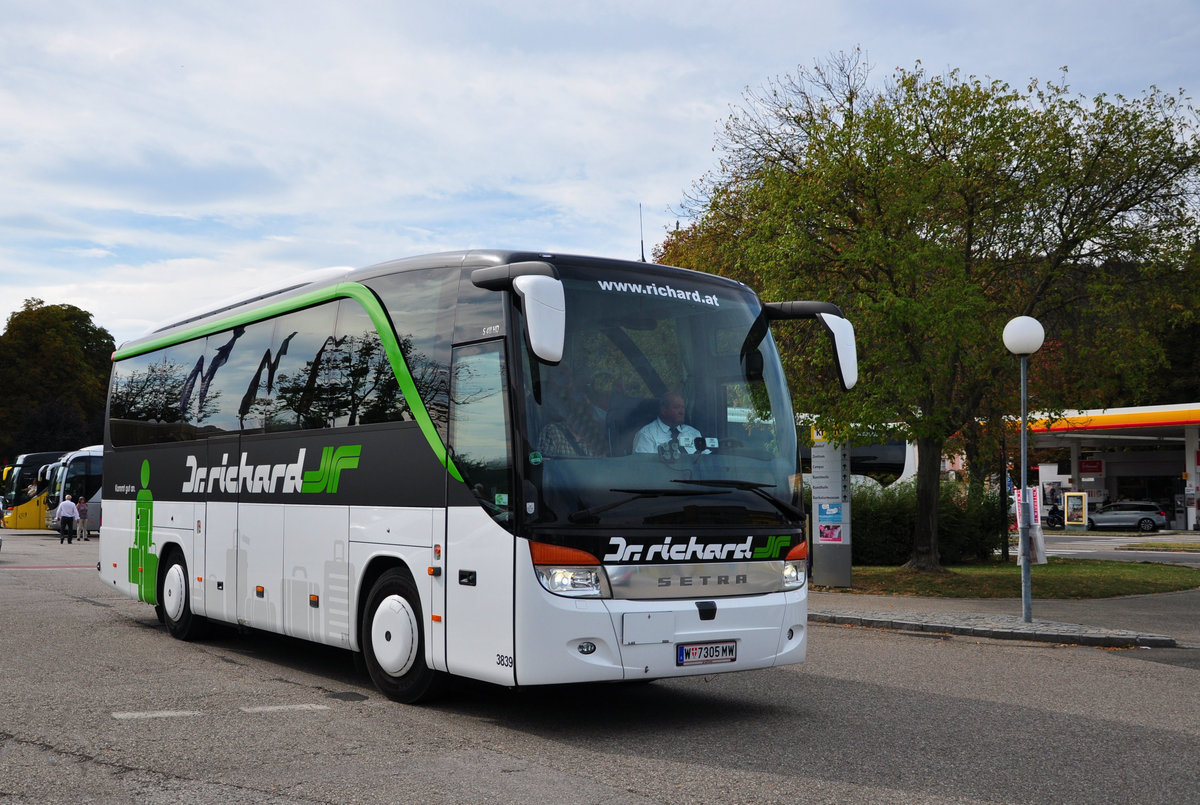 Setra 411 HD von Dr. Richard Reisen aus Wien in Krems.