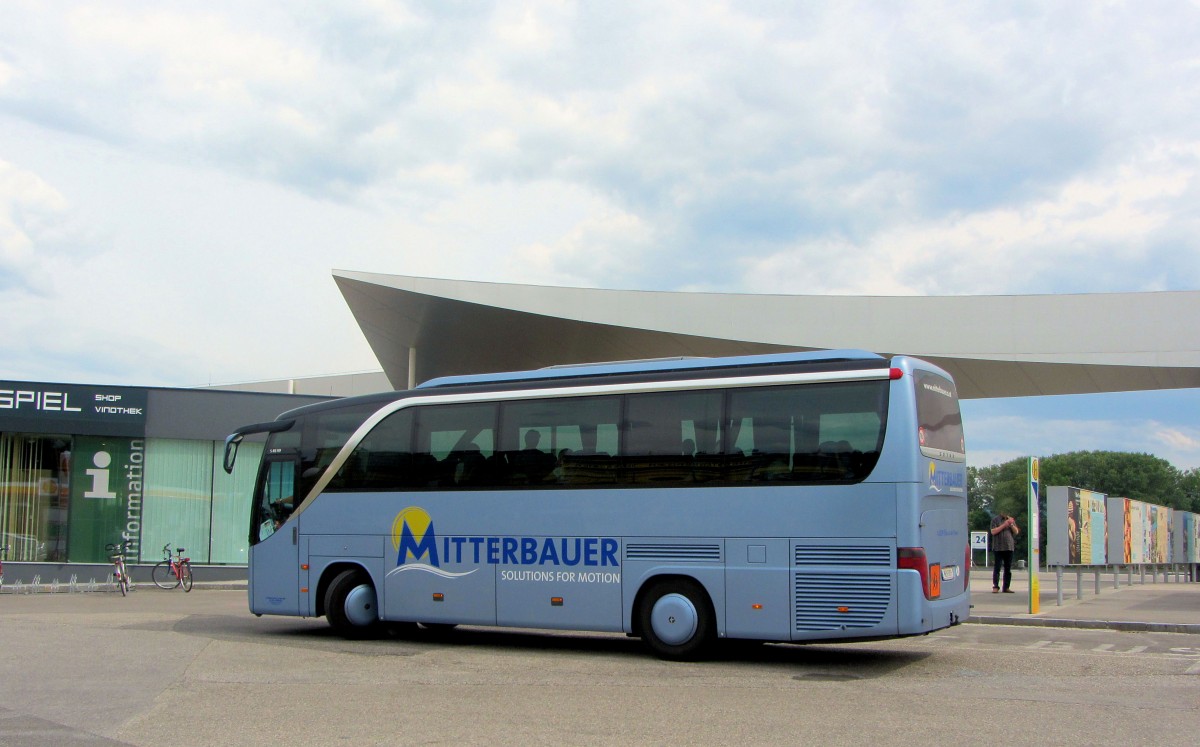 Setra 411 HD von Mitterbauer Reisen aus sterreich am 2.Juni 2014 in Krems gesehen.