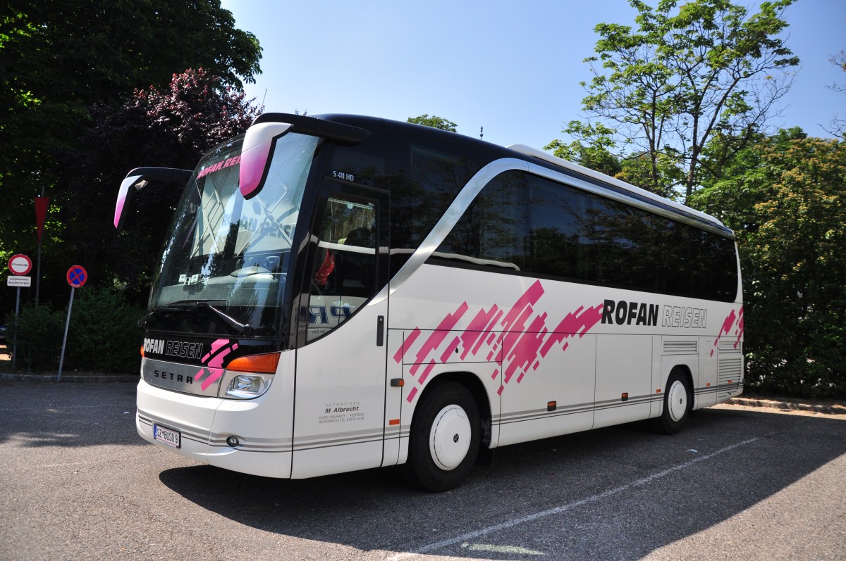 Setra 411 HD von Rofan Reisen aus sterreich im Juni 2015 in Krems unterwegs.