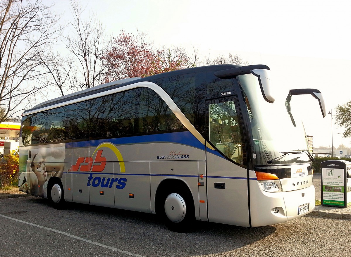 SETRA 411 HD von SAB Tour`s aus sterreich am 3.4.2014 in Krems gesehen.