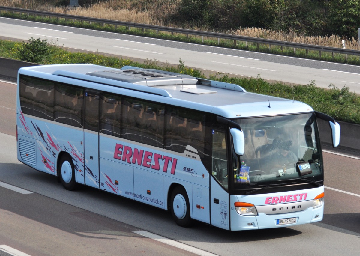 SETRA 415 GT von Ernesti aus Deutschland am 26.9.2013 beim Airport FRA/Main auf der A5 unterwegs.