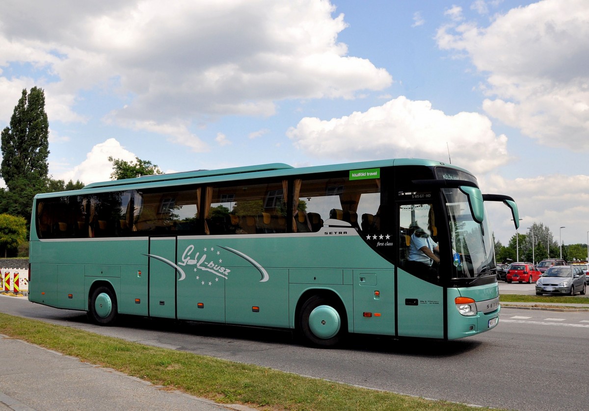 Setra 415 GT-HD aus Ungarn,Juli 2013,Krems.