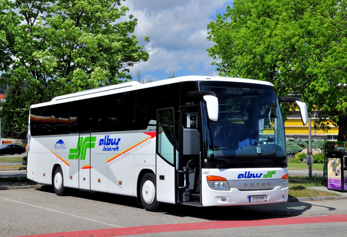 Setra 415 GT-HD von Dr. Richard/Wien im Mai 2014 in Krems.