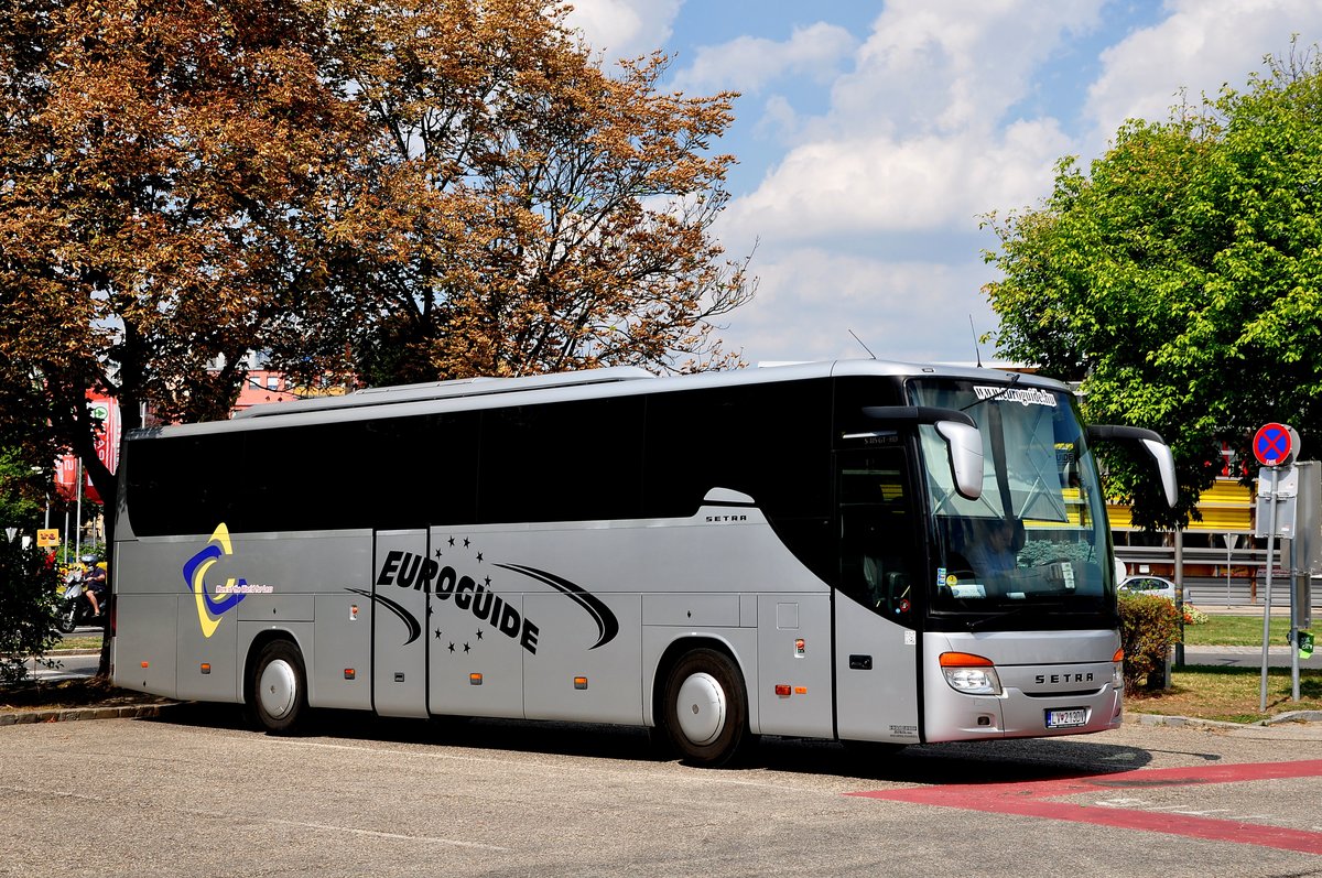 Setra 415 GT-HD von Euroguide.sk in Krems gesehen.