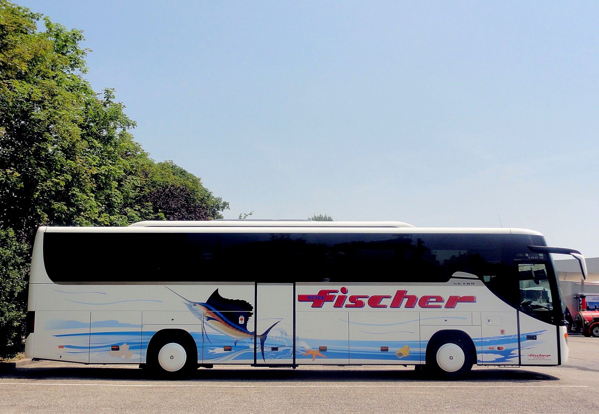 SETRA 415 GT-HD von FISCHER aus der RD am 19.6.2013 in Krems.