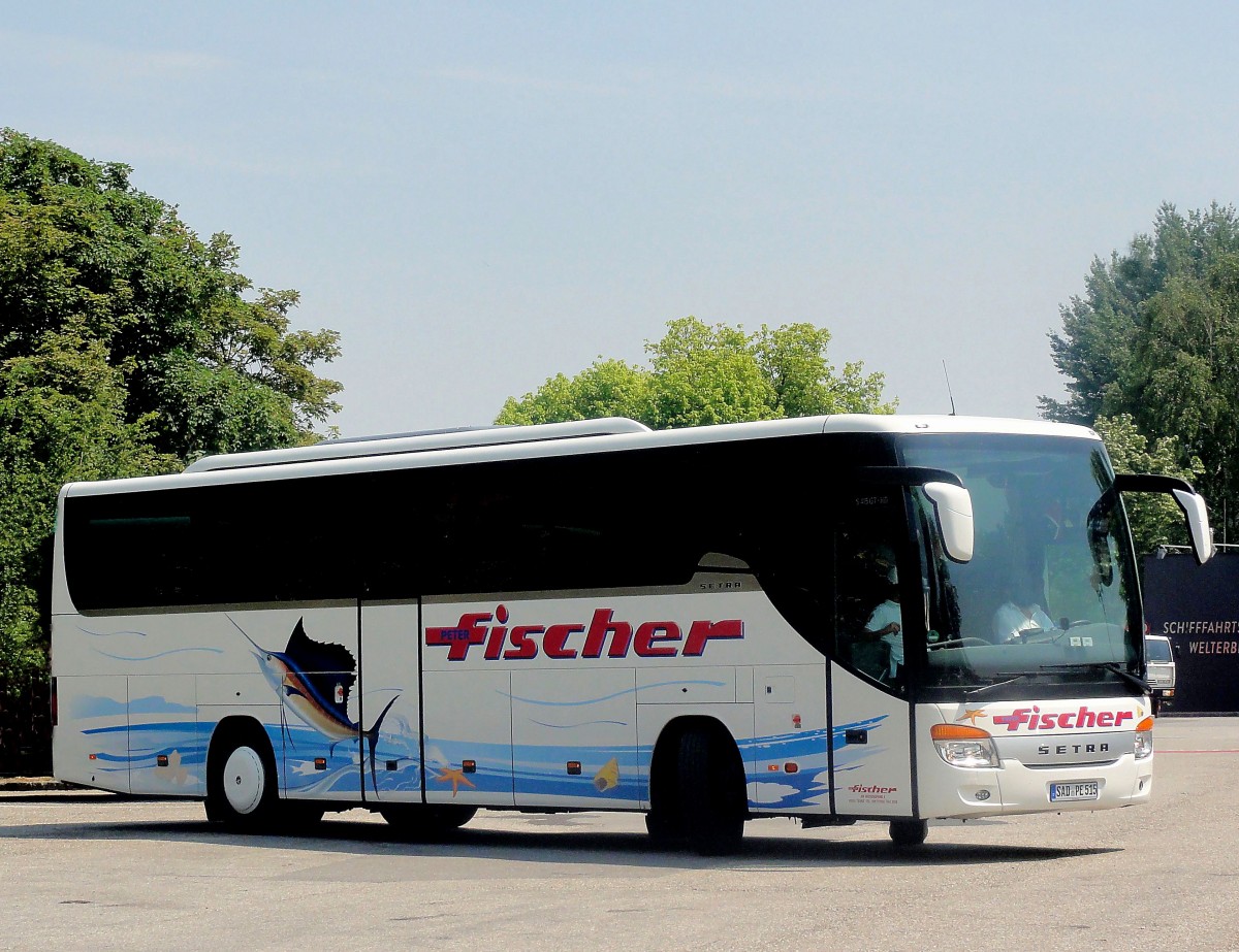 SETRA 415 GT-HD von FISCHER aus der RD am 19.6.2013 in Krems.