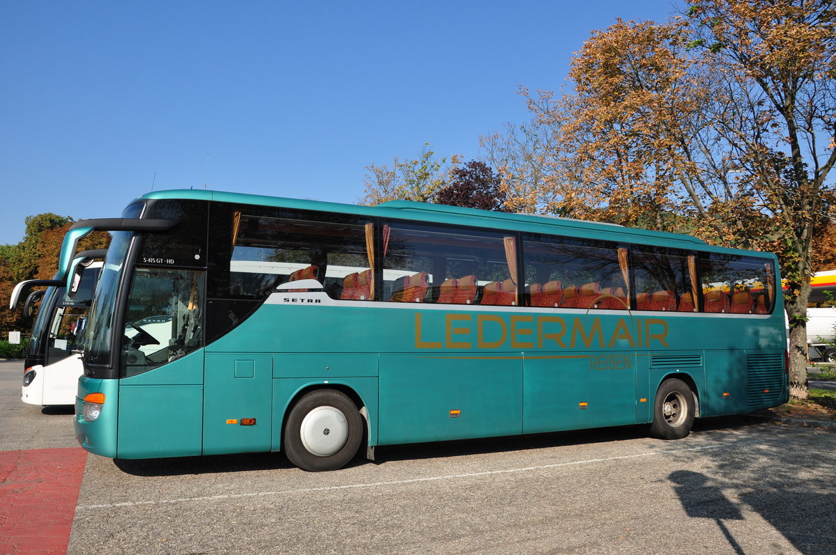 Setra 415 GT- HD von Ledermair Reisen aus sterreich in Krems.