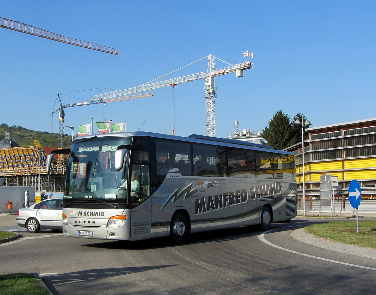 Setra 415 GT-HD von Manfred Schmid Reisen aus der BRD 09/2017 in Krems. 