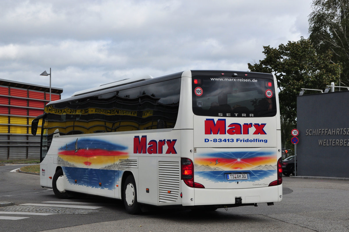 Setra 415 GT-HD von Marx Reisen aus der BRD in Krems.