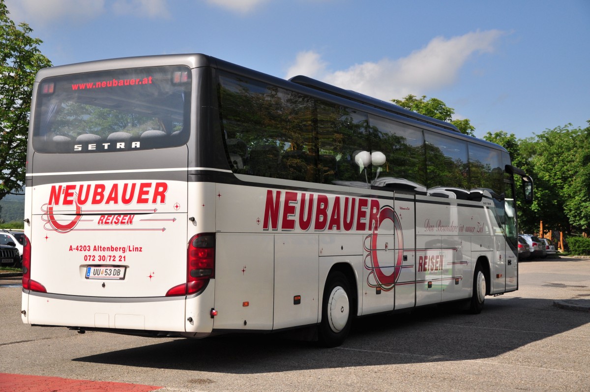 Setra 415 GT-HD von Neubauer Reisen aus sterreich am 24.Mai 2014 in Krems gesehen.