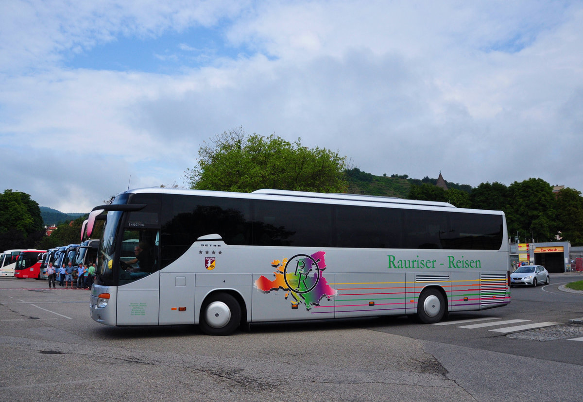 Setra 415 GT-HD von Rauriser Reisen Hans Plssnig in Krems gesehen.