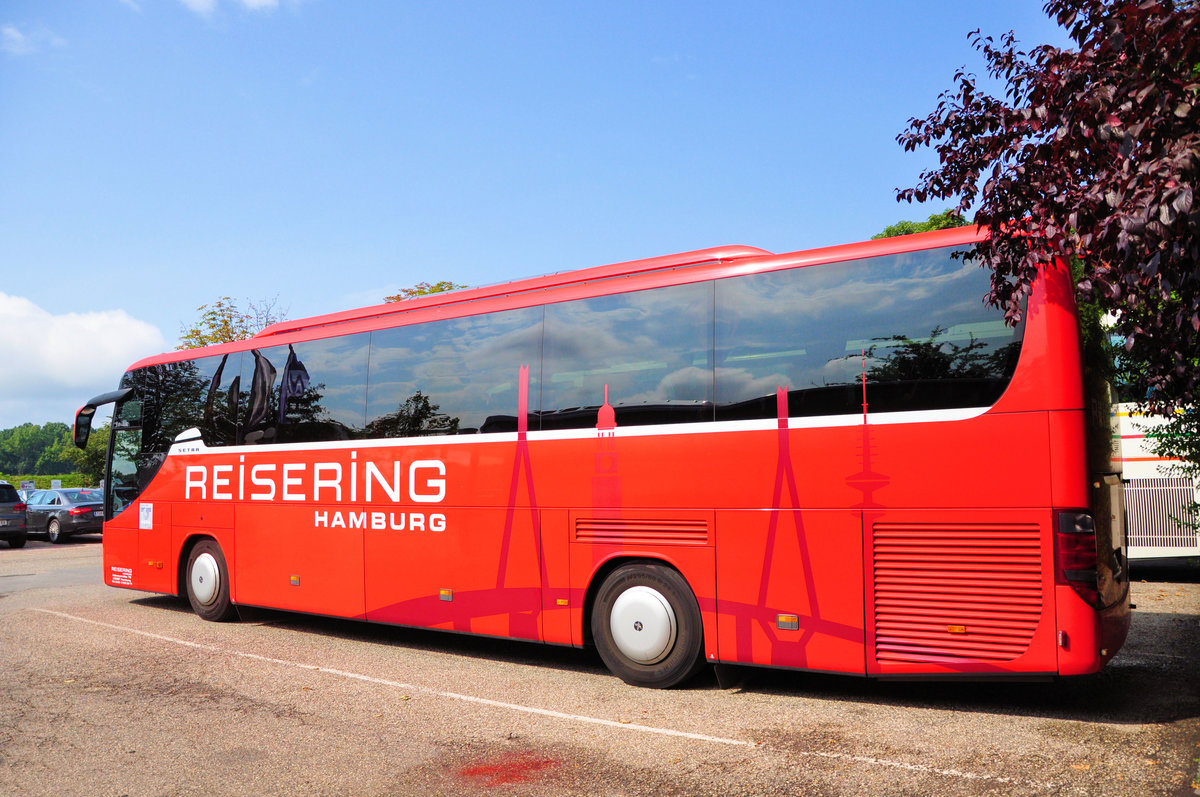 Setra 415 GT-HD vom Reisering Hamburg in Krems gesehen.