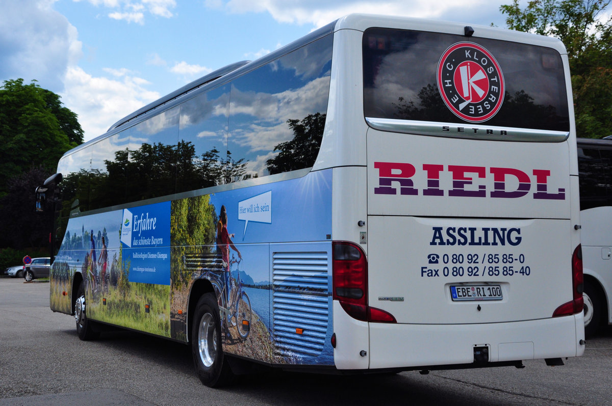 Setra 415 GT-HD von Riedl Reisen aus der BRD in Krems gesehen.