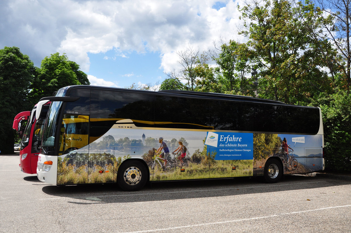 Setra 415 GT-HD von Riedl Reisen aus der BRD in Krems gesehen.