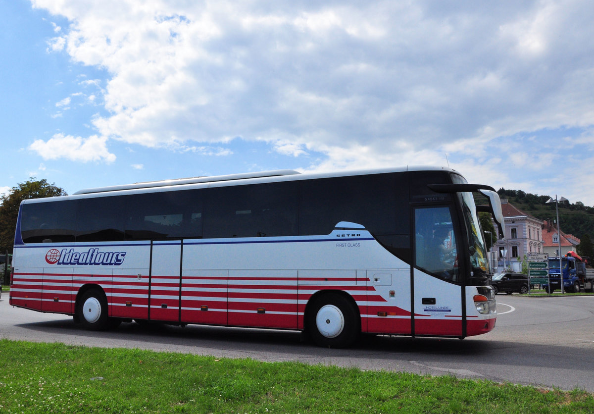 Setra 415 GT-HD von Rietzler Reisen aus sterreich in Krems unterwegs.