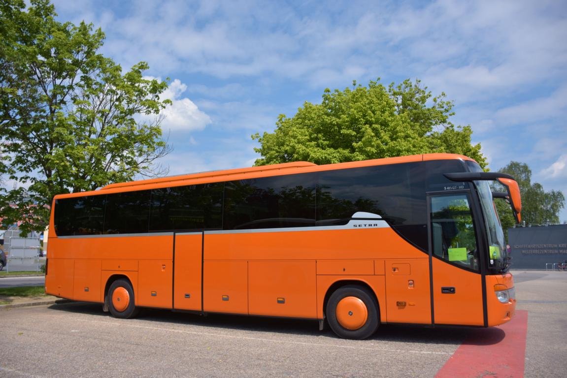 Setra 415 GT-HD von SEO Reisen aus Wien in Krems.