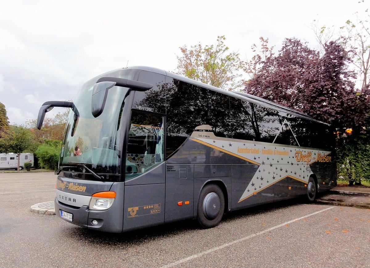 Setra 415 GT-HD von Thei Reisen aus der BRD in Krems gesehen.