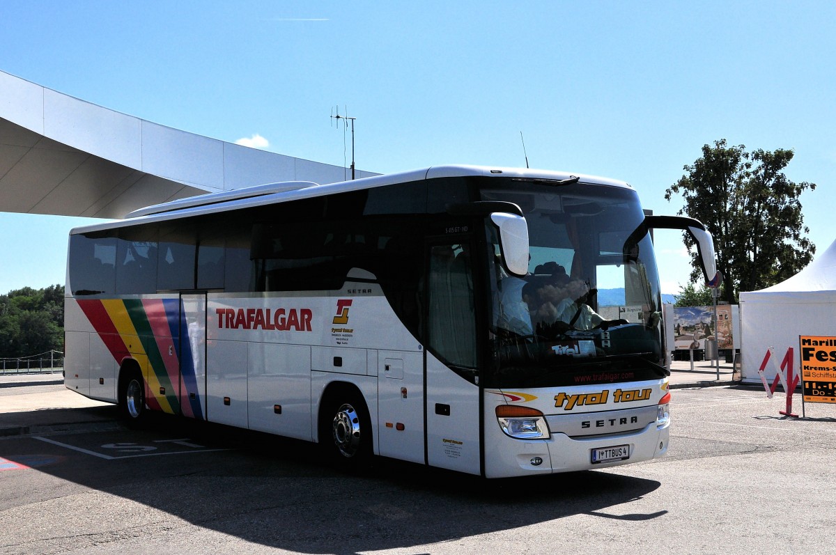 SETRA 415 GT-HD von TYROL tour`s am 9.7.2013 in Krems gesehen.