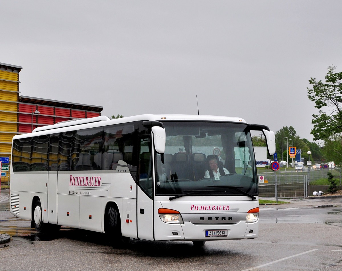 Setra 415 GT von Pichelbauer aus Niedersterreich am 17.Mai 2014 in Krems.