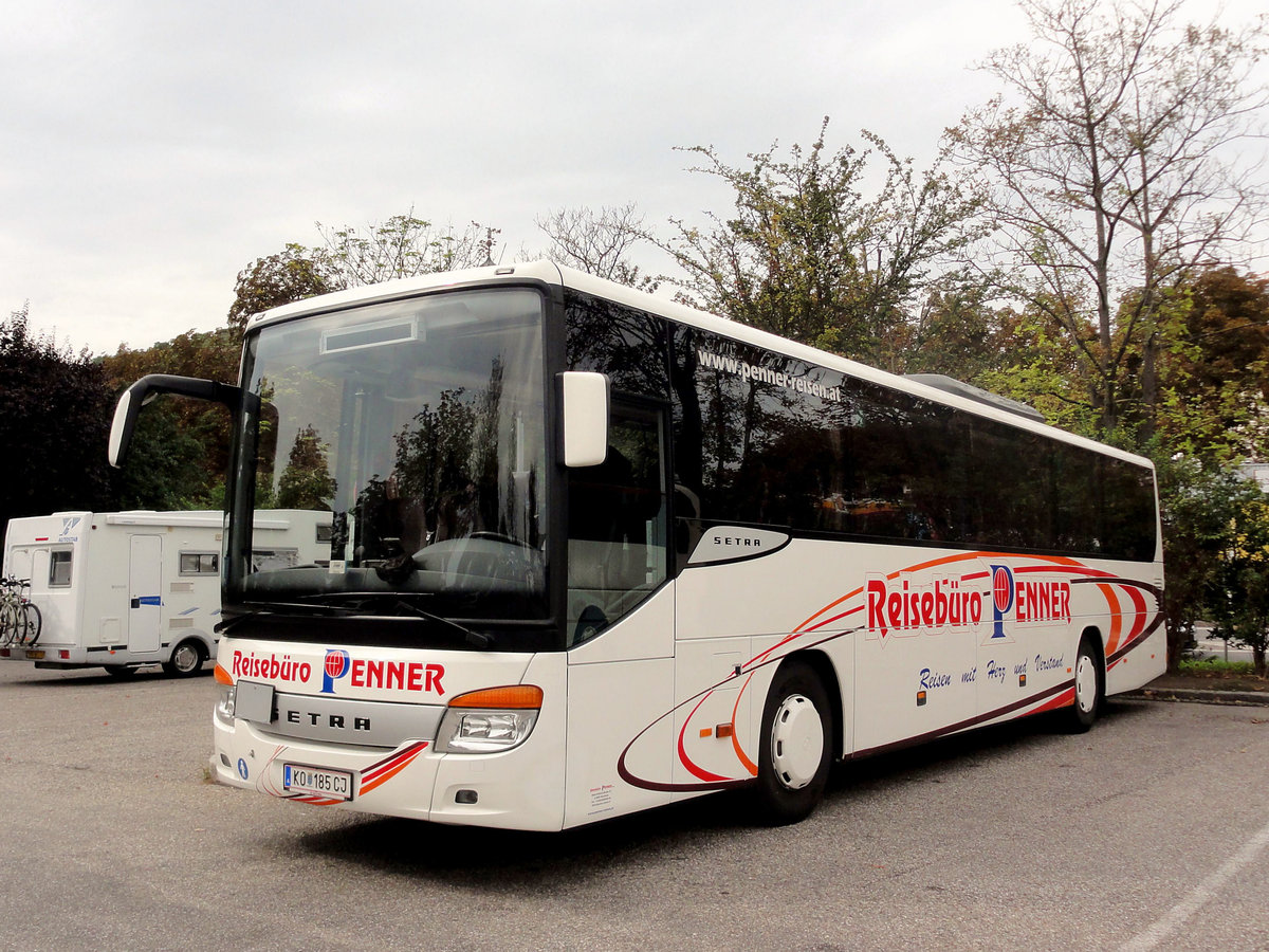 Setra 415 H von Penner Reisen.at in Krems gesehen.