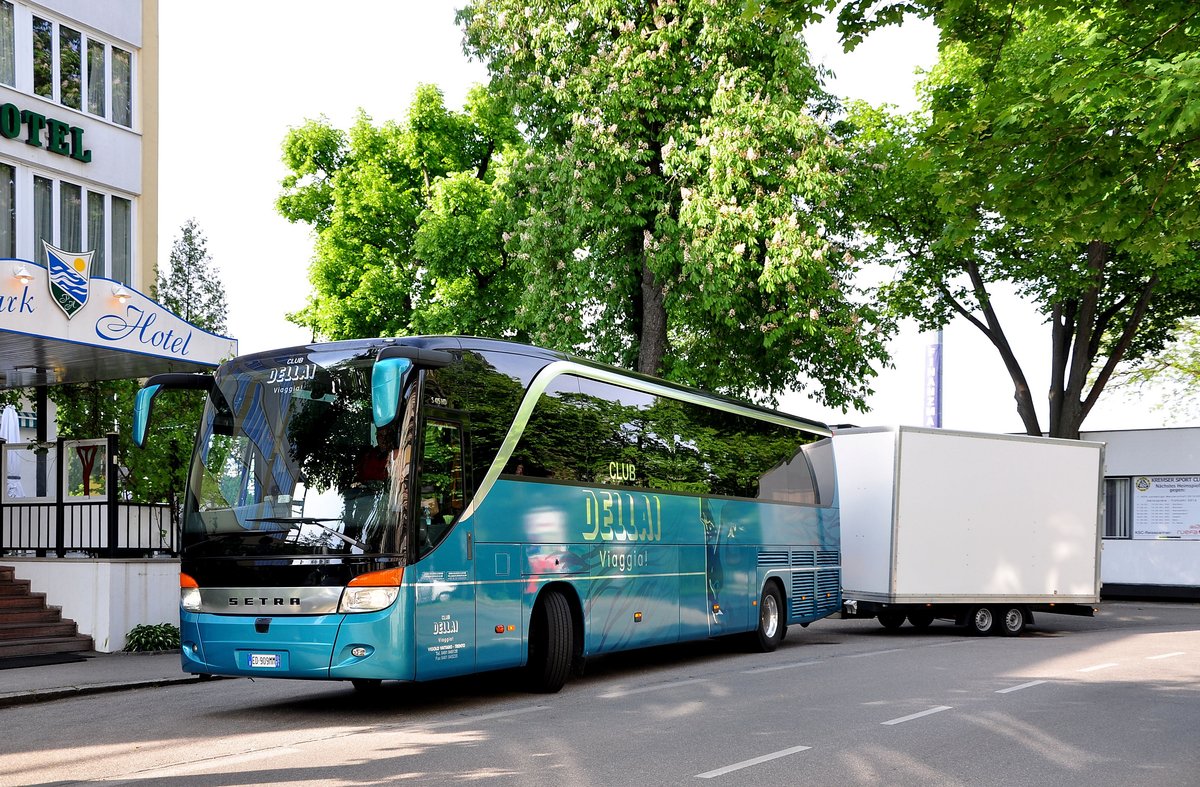 Setra 415 HD von Dellai Reisen aus Italien in Krems.