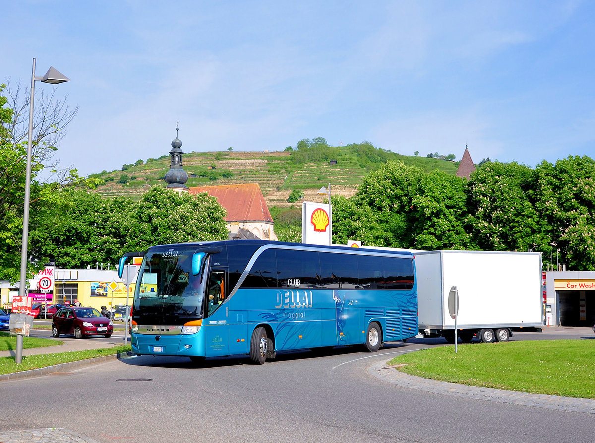 Setra 415 HD von Dellai Reisen aus Italien in Krems.