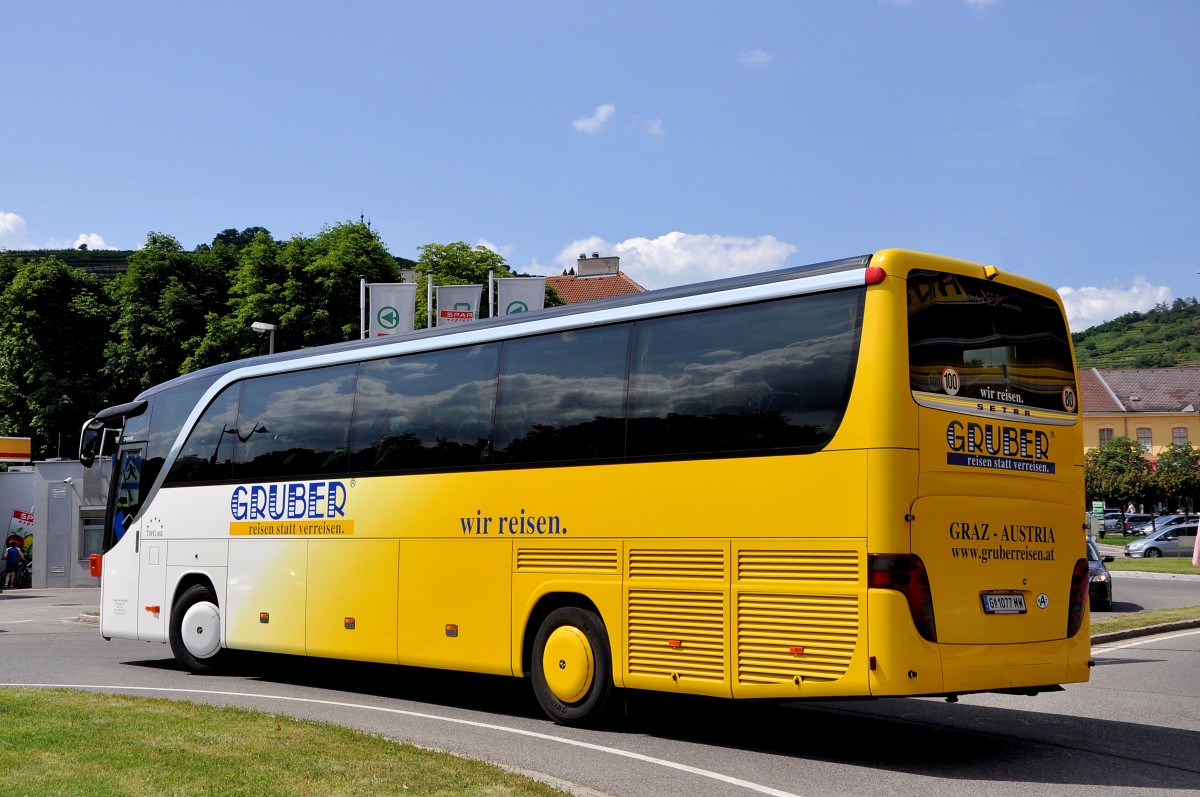 SETRA 415 HD von GRUBER Reisen/sterreich im Juli 2013 in Krems gesehen.