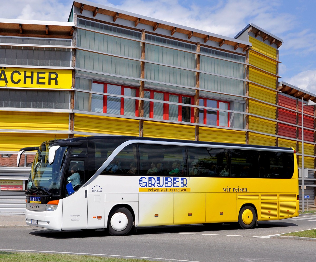 SETRA 415 HD von GRUBER Reisen/sterreich im Juli 2013 in Krems gesehen.